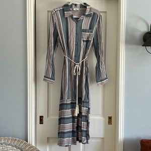 Button down dress with high slits. Can be worn as blouse